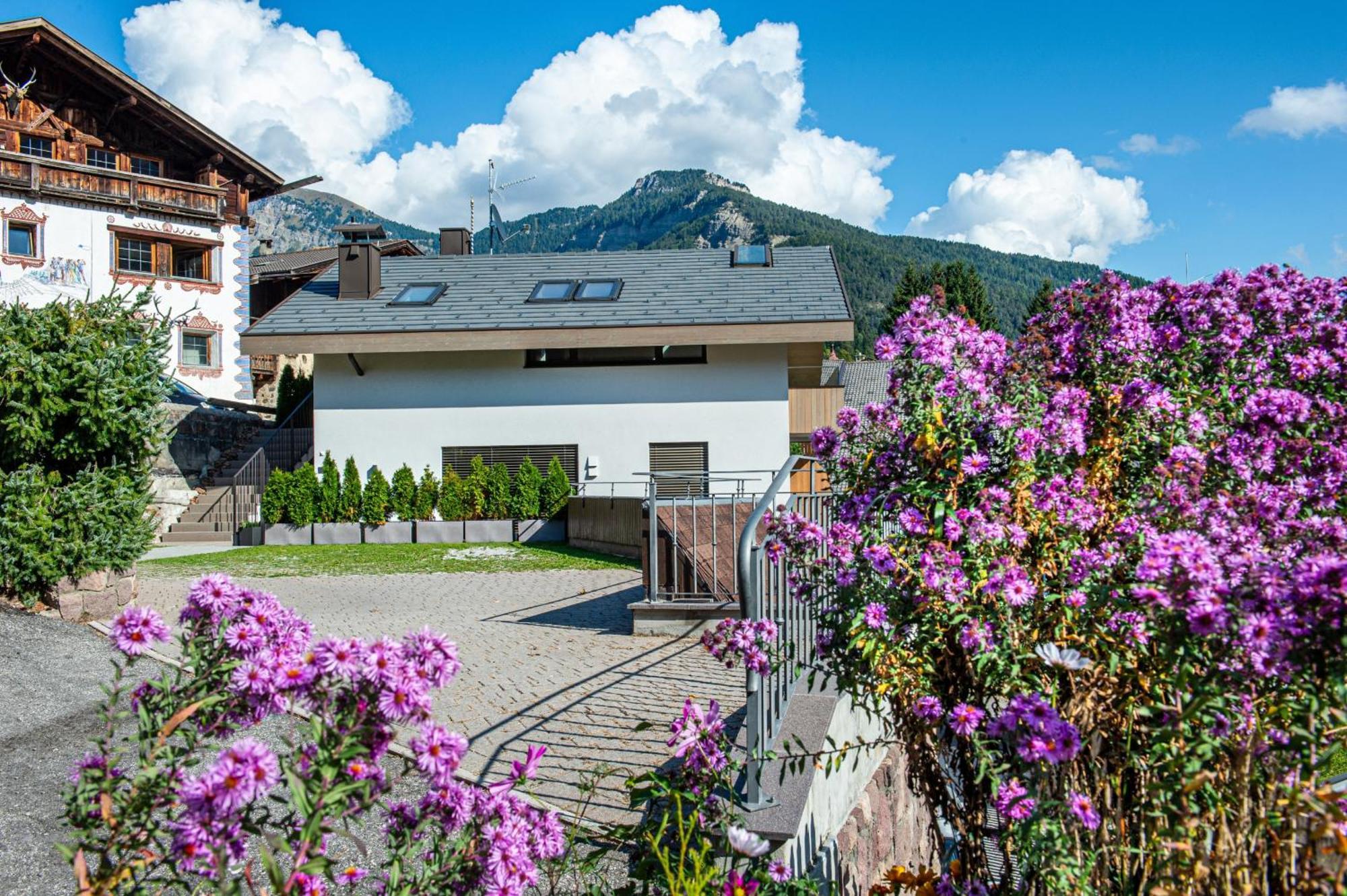 Apartments Dami Ortisei Bagian luar foto